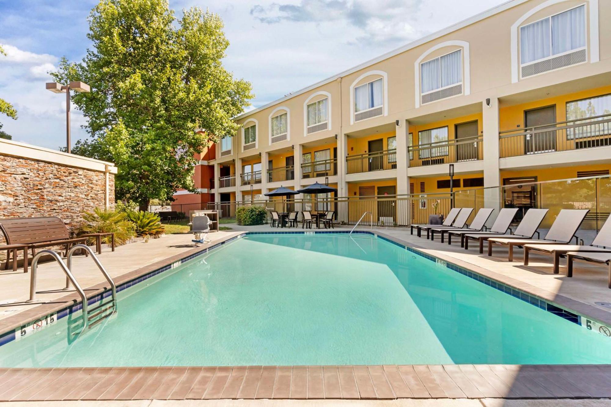Best Western Plus Rancho Cordova Inn Exterior foto